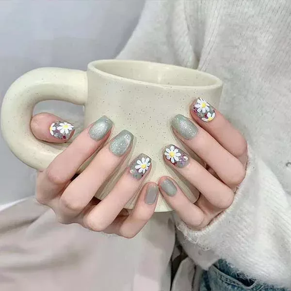 Reusable Press-on Nails 1 A set of handmade nail studs in various elegant designs, perfect for adding a sophisticated touch to your nail art.